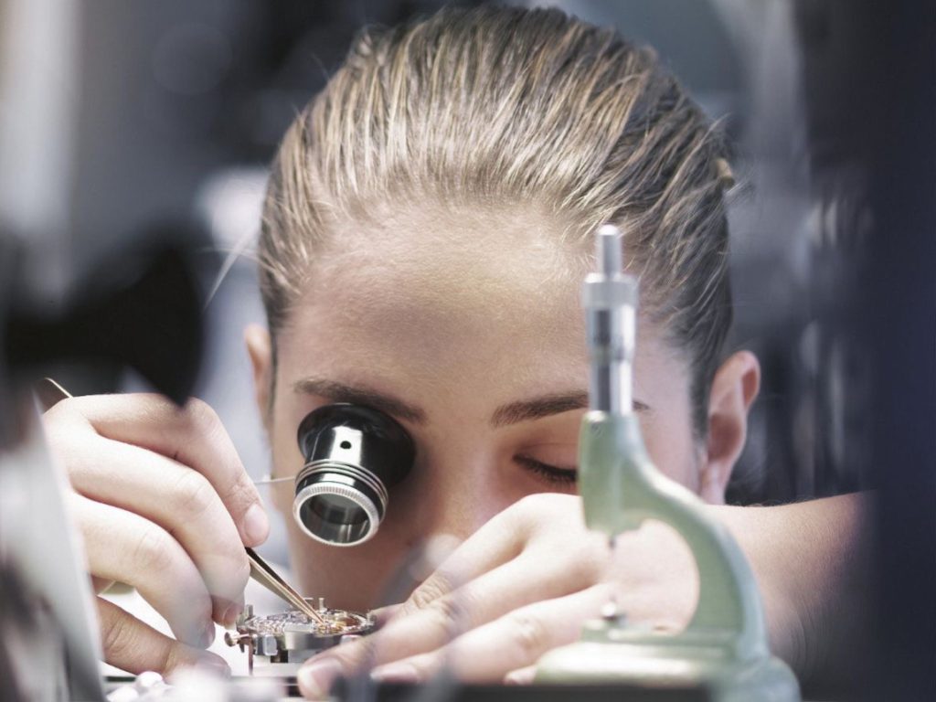 ساخت جواهر توسط طراح جواهر 