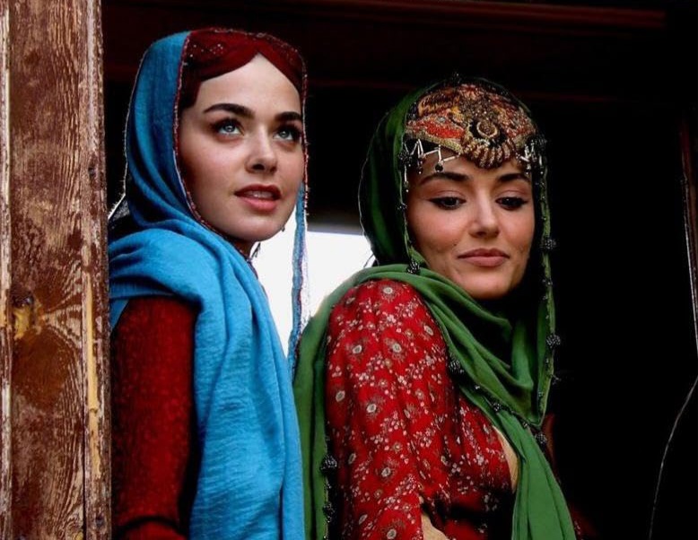 کیمیاخاتون و ندیمهاش در فیلم مست عشق