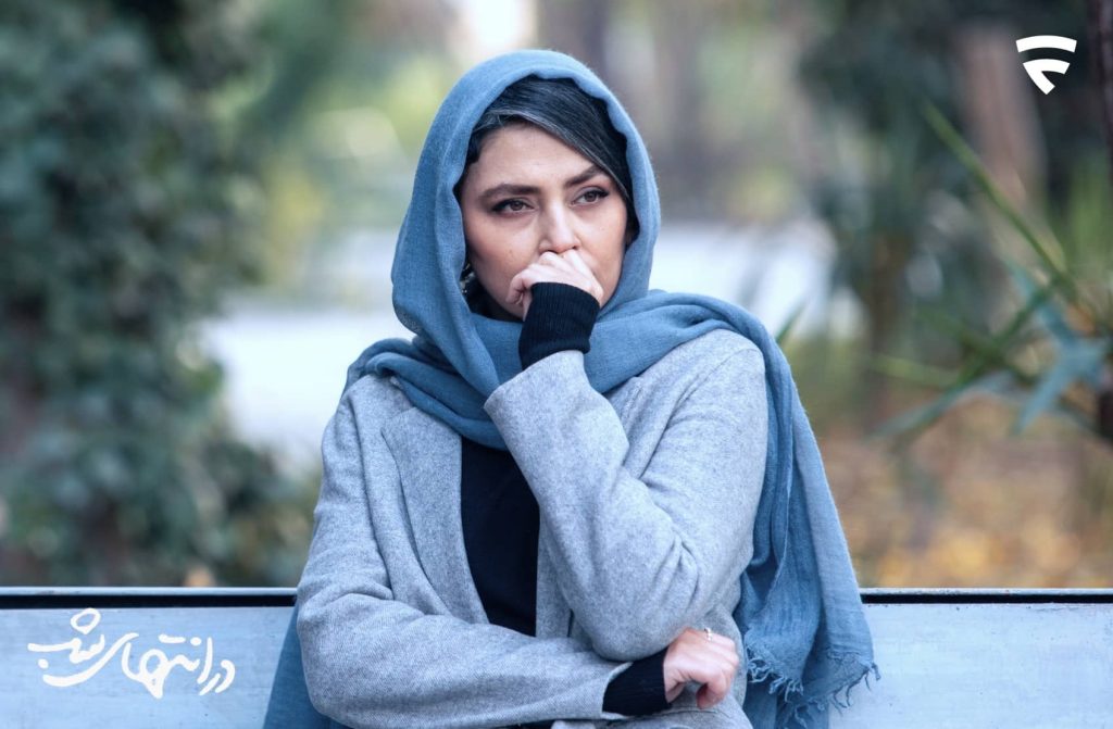 طراحی لباس ماهی با پالتو خاکستری 