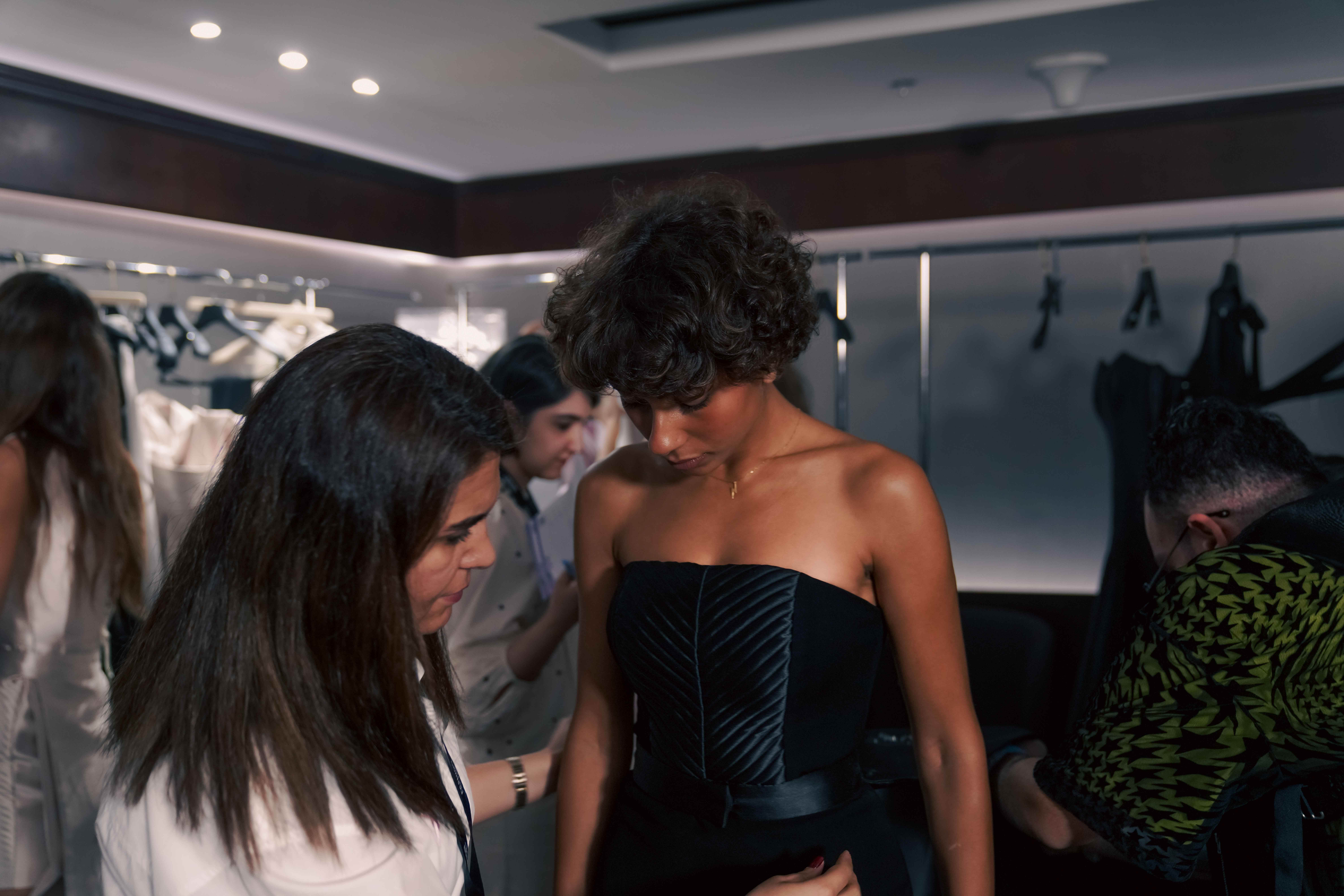 بررسی استایل‌های مدل‌های کالکشن بلوم توسط عکاسان و استایلیست‌ها از برند رزاکانینا