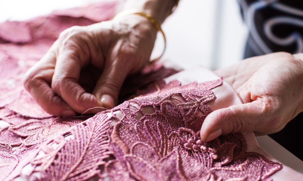 پارچه‌سازی در طراحی دوخت لباس زنانه