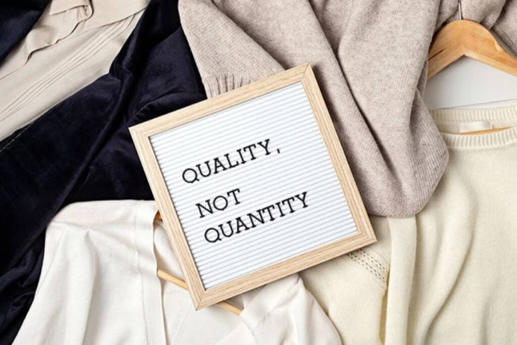 تصویر لباس با شعار QUALITY NOT QUANTITY
