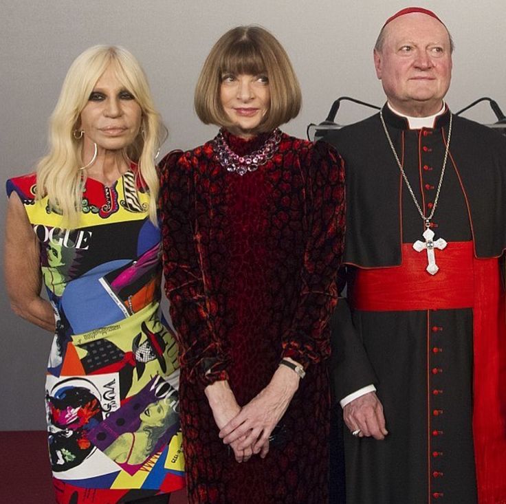 آنا وینتور و کشیش و دوناتلا ورساچه