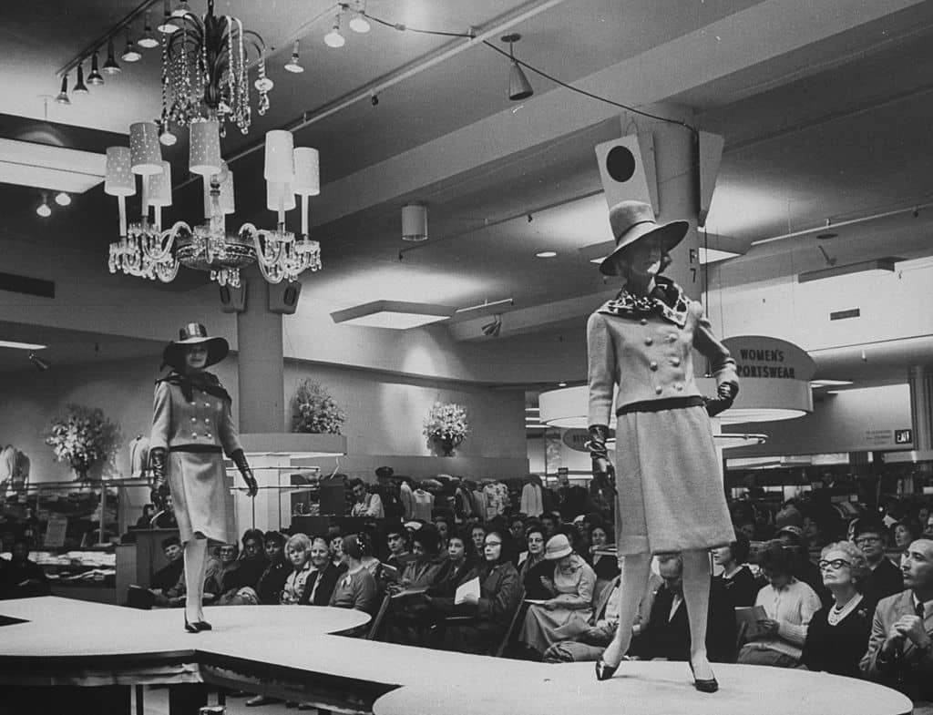 اولین هفته مد در پاریس در اواخر قرن نوزدهم میلادی در پاریس