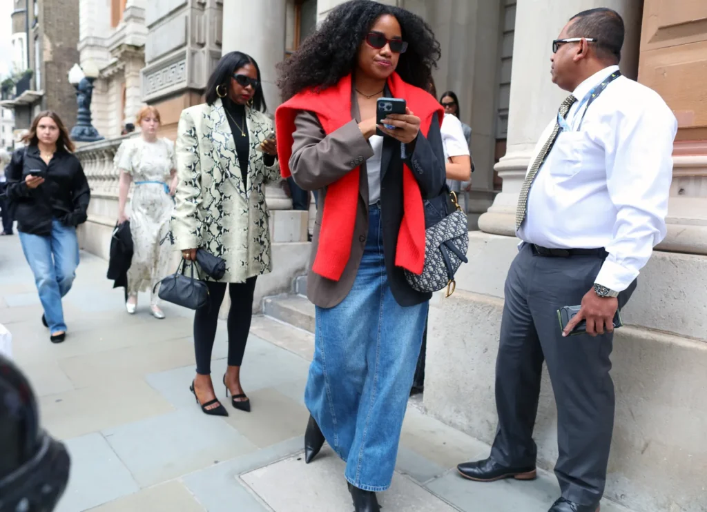 استریت استایل زنان و مردان در رنگ های پاییزی برای لباس